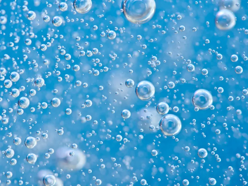 Sauerstoffbläschen in Wasser